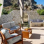 Atlantic Cave Haven-seaside, Fully Equipped *