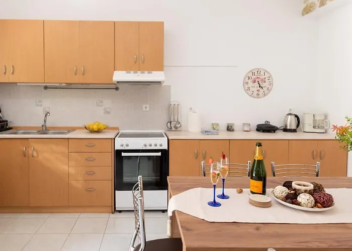 Atlantic Cave Haven-seaside, Fully Equipped Apartament Kolymbia